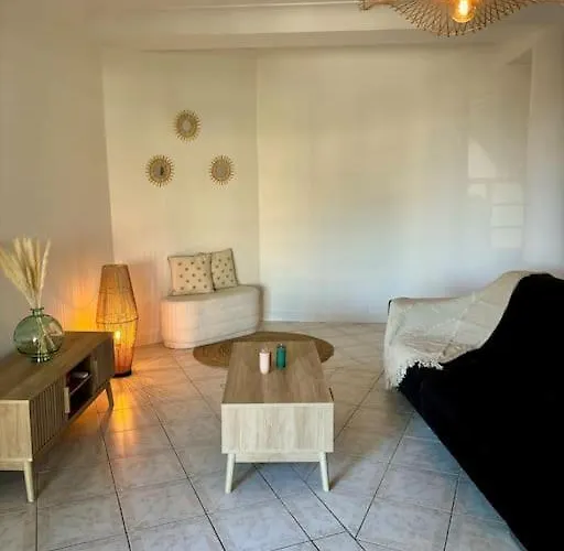 Vue A Deux Pas De La *