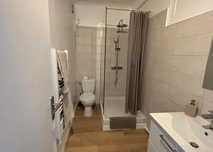 Vue A Deux Pas De La *